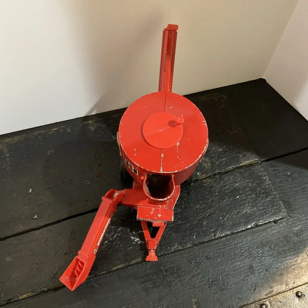 Vtg ERTL International IH Feed Grinder Mixer Mill 1/16 Farm Toy Metal